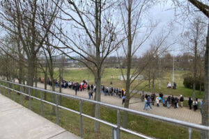 Lange Schlangen vor der Buchmesse